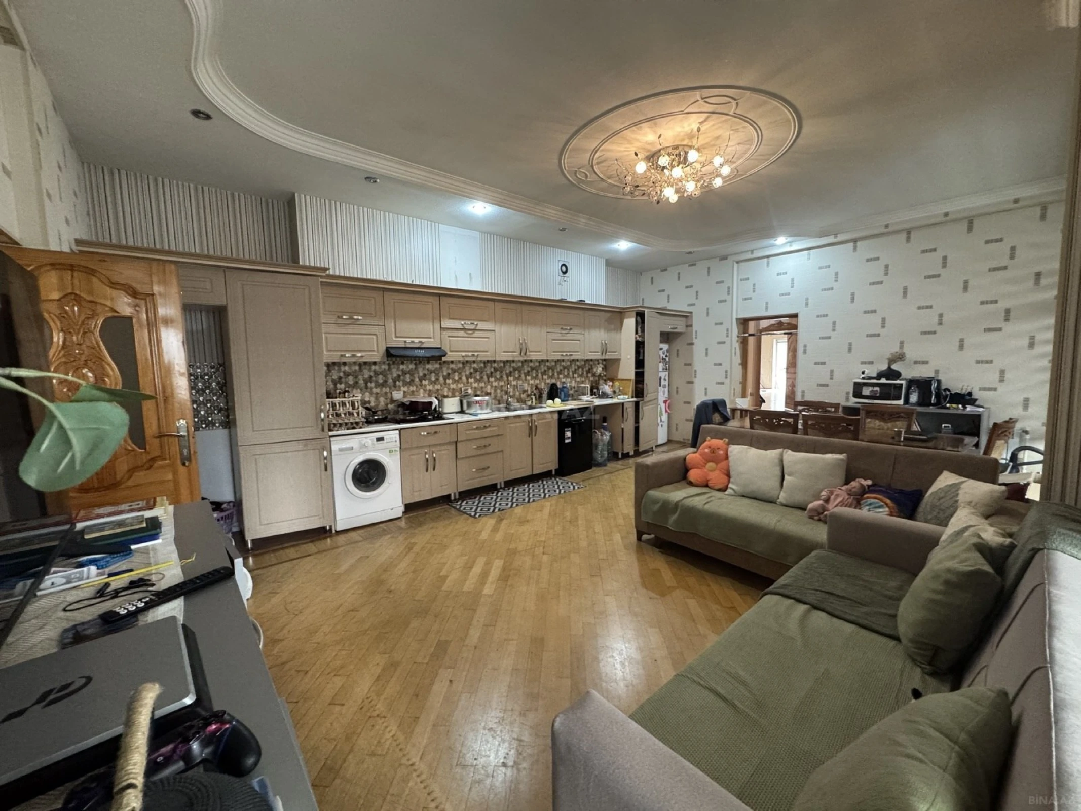 Satılır 7 otaqlı mənzil 317 m²