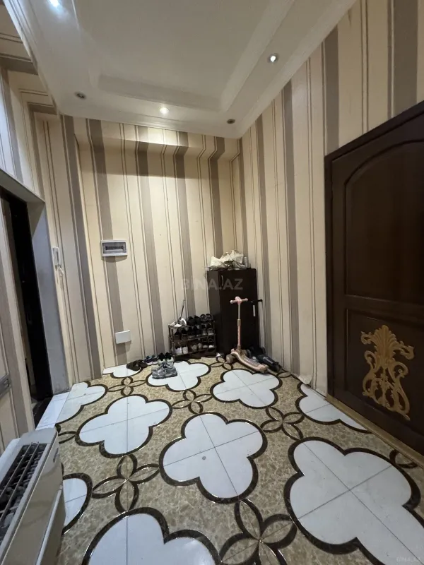 Satılır 7 otaqlı mənzil 317 m²