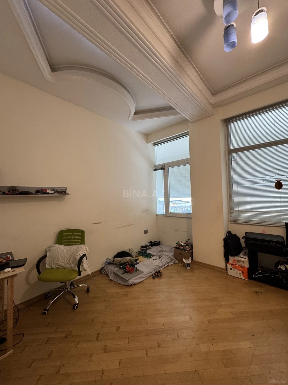 Satılır 7 otaqlı mənzil 317 m²