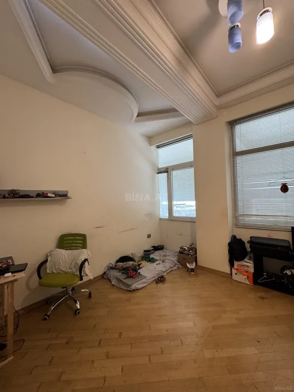 Satılır 7 otaqlı mənzil 317 m²