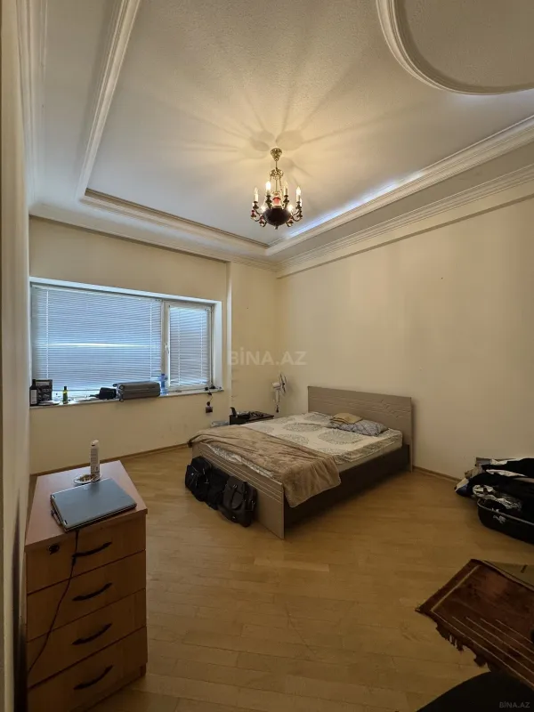 Satılır 7 otaqlı mənzil 317 m²