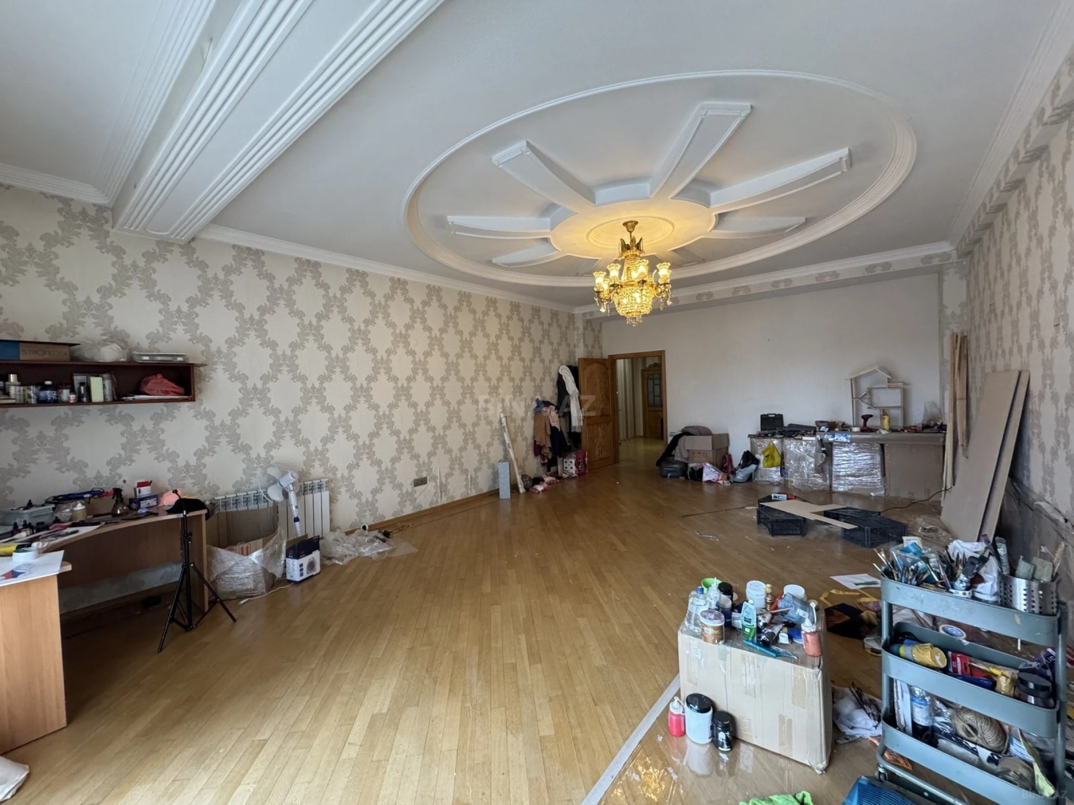 Satılır 7 otaqlı mənzil 317 m²