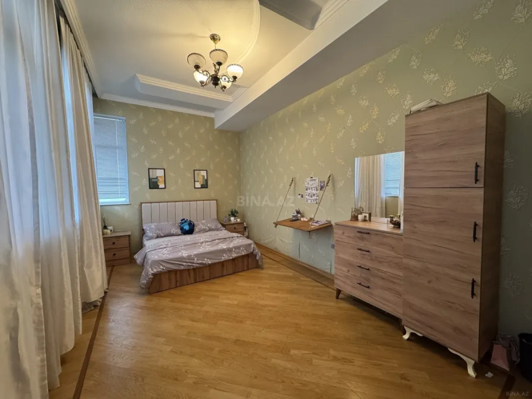 Satılır 7 otaqlı mənzil 317 m²