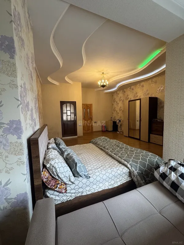 Satılır 7 otaqlı mənzil 317 m²