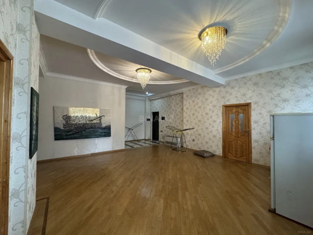 Satılır 7 otaqlı mənzil 317 m²