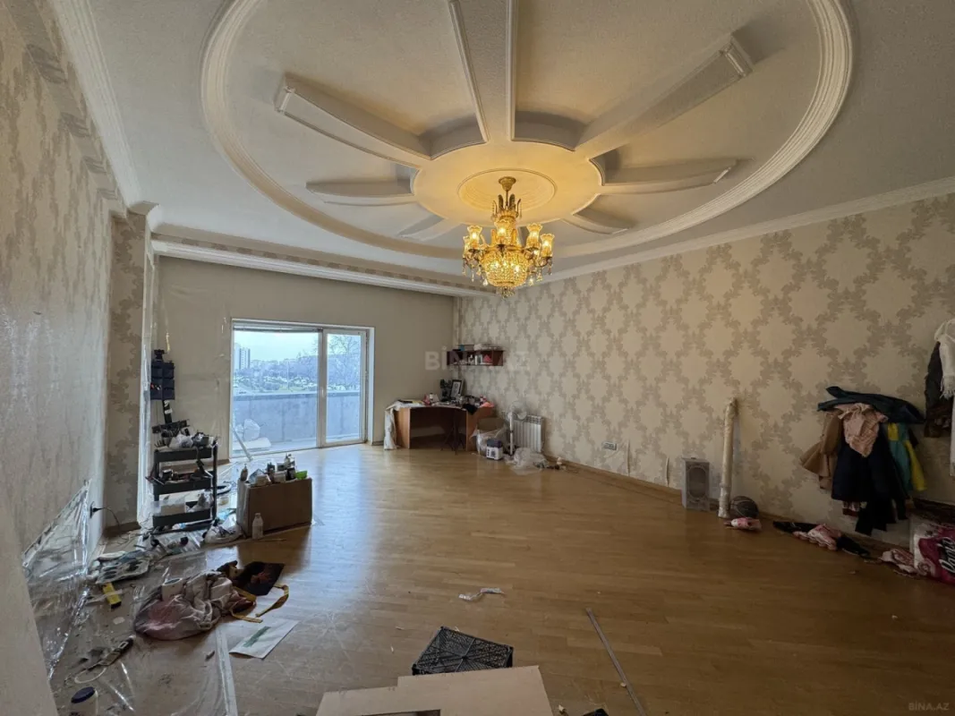 Satılır 7 otaqlı mənzil 317 m²