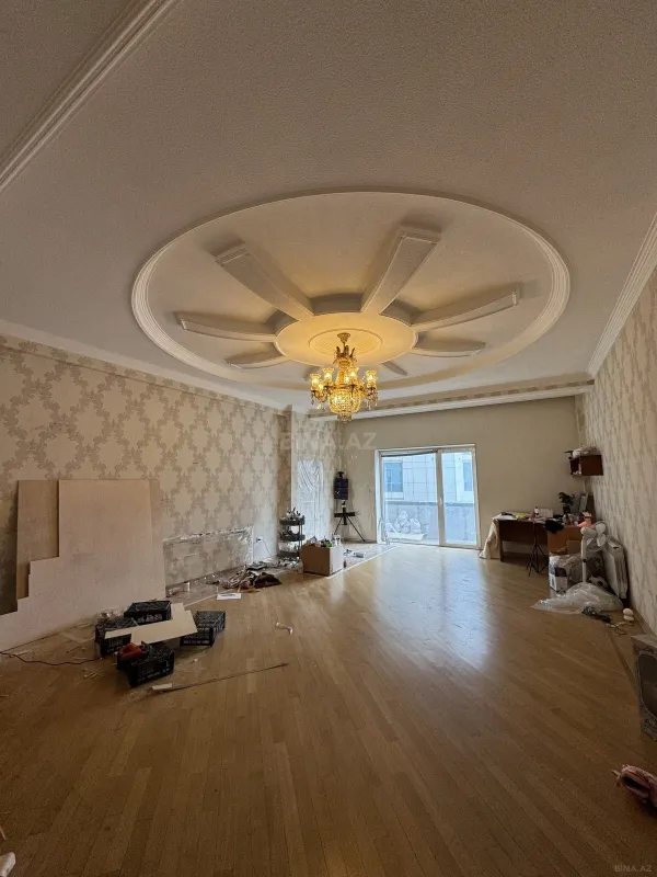 Satılır 7 otaqlı mənzil 317 m²