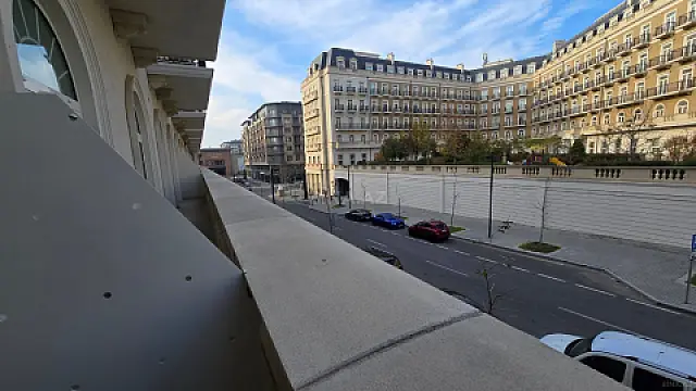 Satılır 4 otaqlı mənzil 145 m²