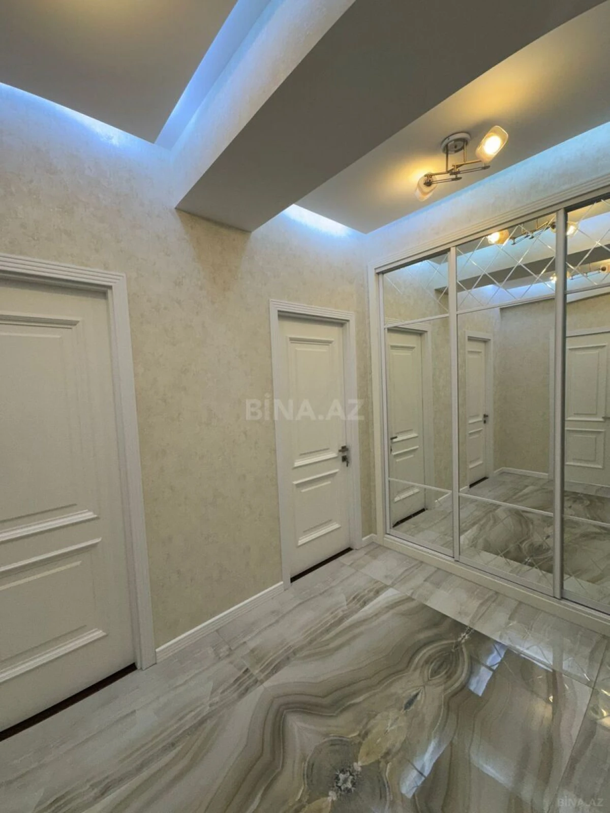 Kirayə verilir 2 otaqlı mənzil 95 m²
