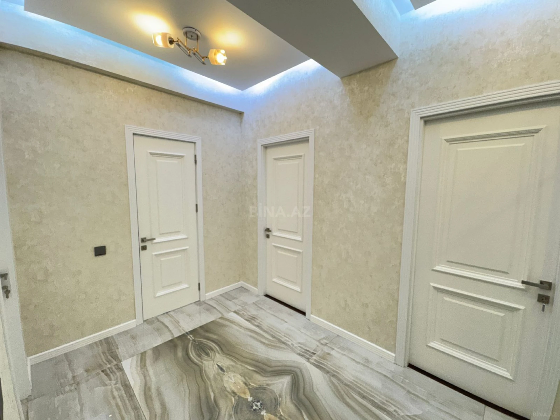 Kirayə verilir 2 otaqlı mənzil 95 m²