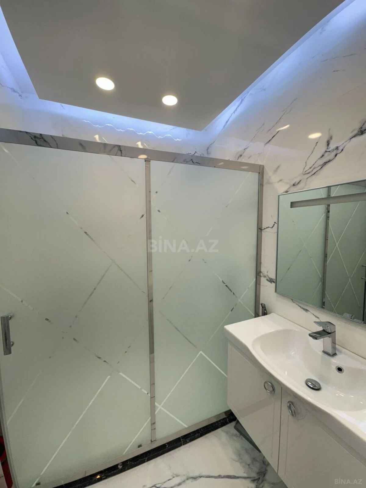 Kirayə verilir 2 otaqlı mənzil 95 m²