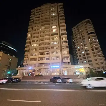 Satılır 4 otaqlı mənzil 181 m²