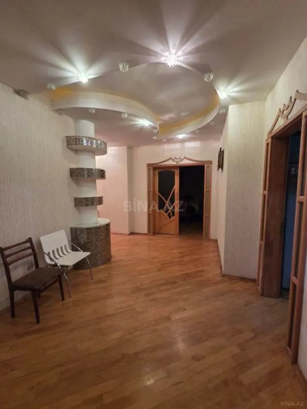 Satılır 4 otaqlı mənzil 221 m²