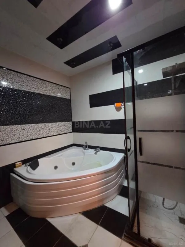 Satılır 4 otaqlı mənzil 221 m²