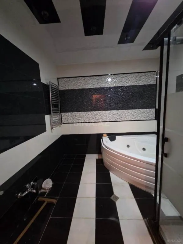 Satılır 4 otaqlı mənzil 221 m²