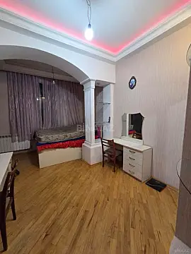 Satılır 4 otaqlı mənzil 221 m²