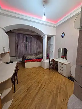 Satılır 4 otaqlı mənzil 221 m²