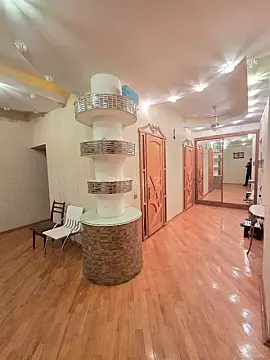 Satılır 4 otaqlı mənzil 221 m²