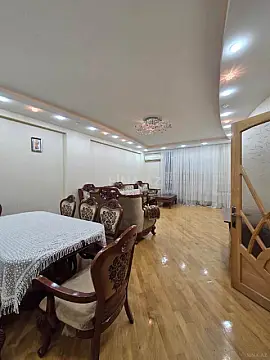 Satılır 4 otaqlı mənzil 221 m²