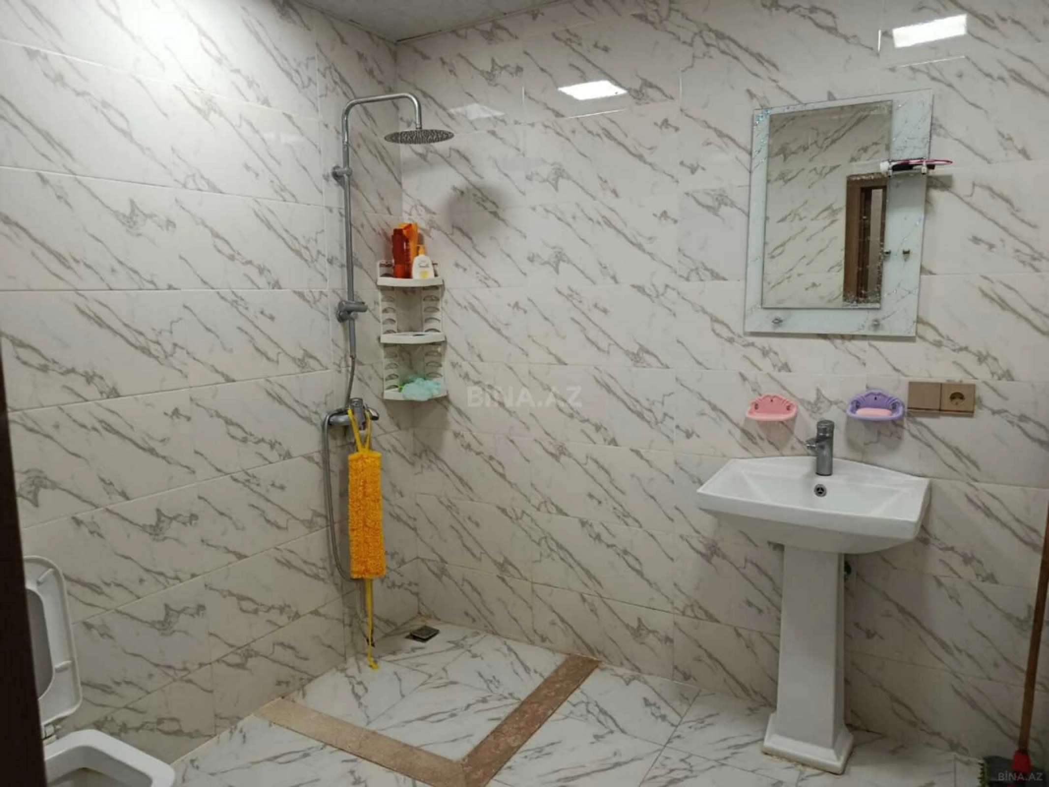 Kirayə verilir 3 otaqlı mənzil 120 m²