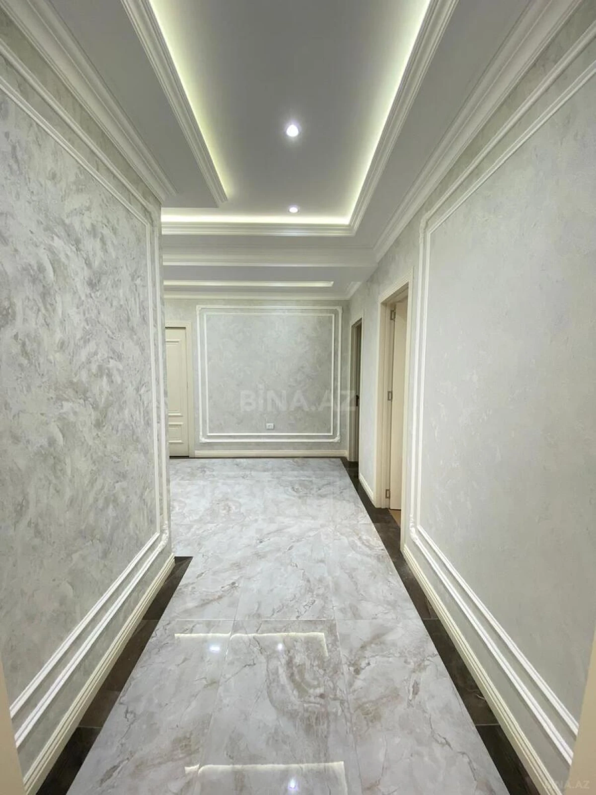 Kirayə verilir 3 otaqlı mənzil 161 m²