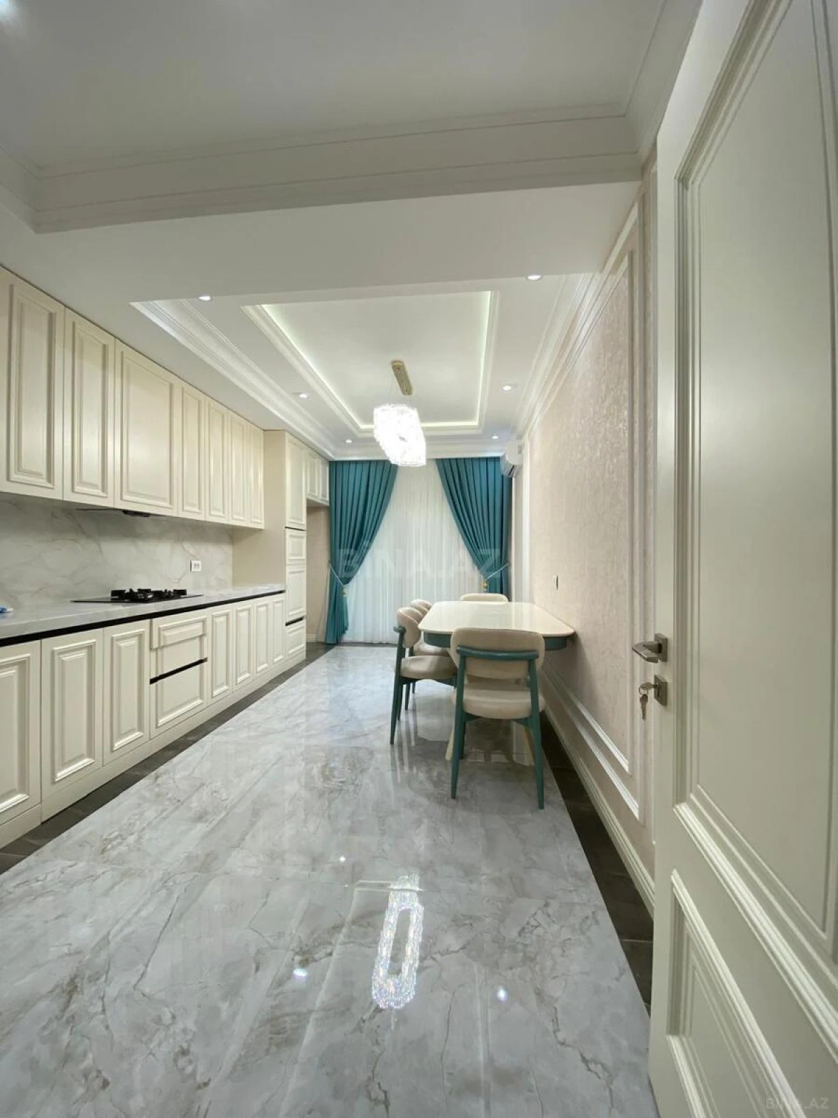 Kirayə verilir 3 otaqlı mənzil 161 m²