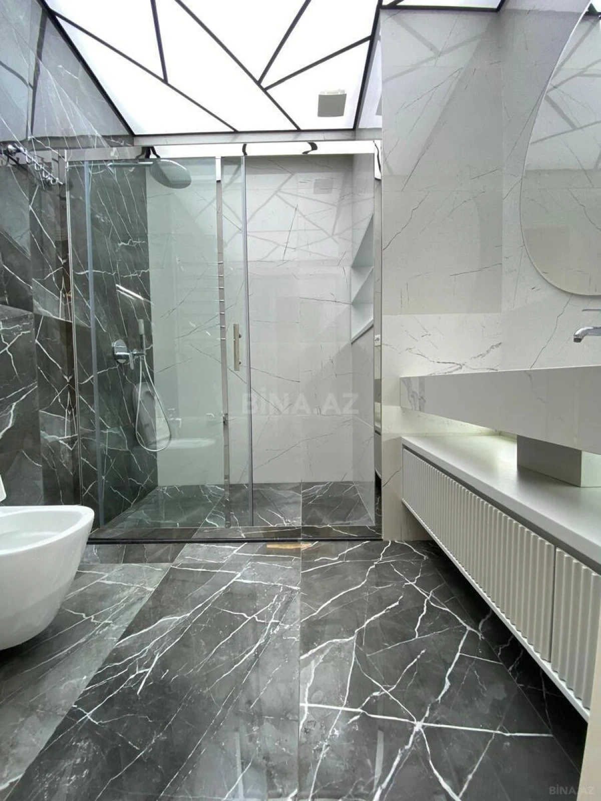 Kirayə verilir 3 otaqlı mənzil 161 m²