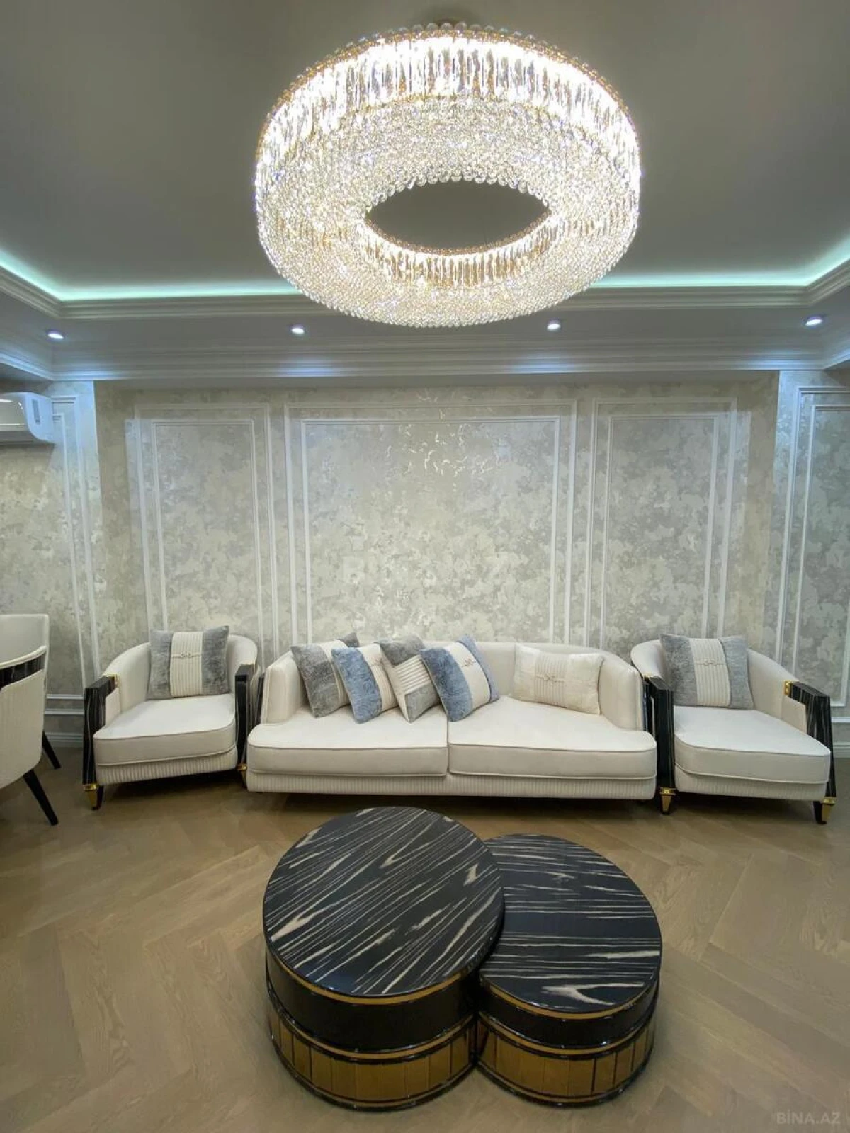 Kirayə verilir 3 otaqlı mənzil 161 m²