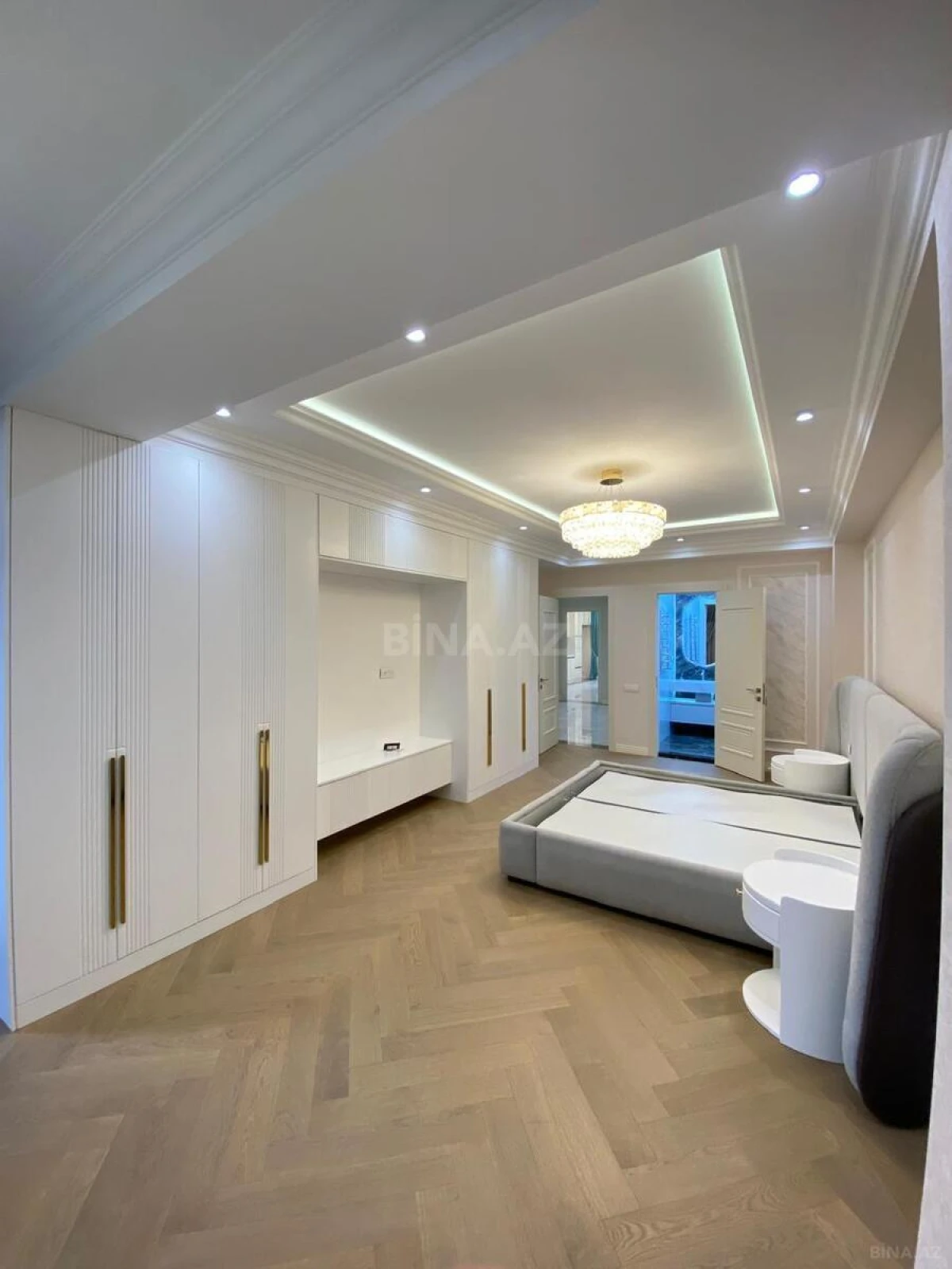 Kirayə verilir 3 otaqlı mənzil 161 m²