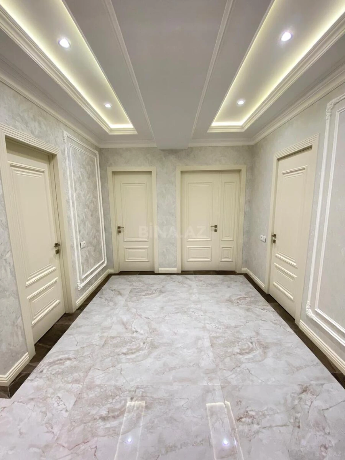 Kirayə verilir 3 otaqlı mənzil 161 m²