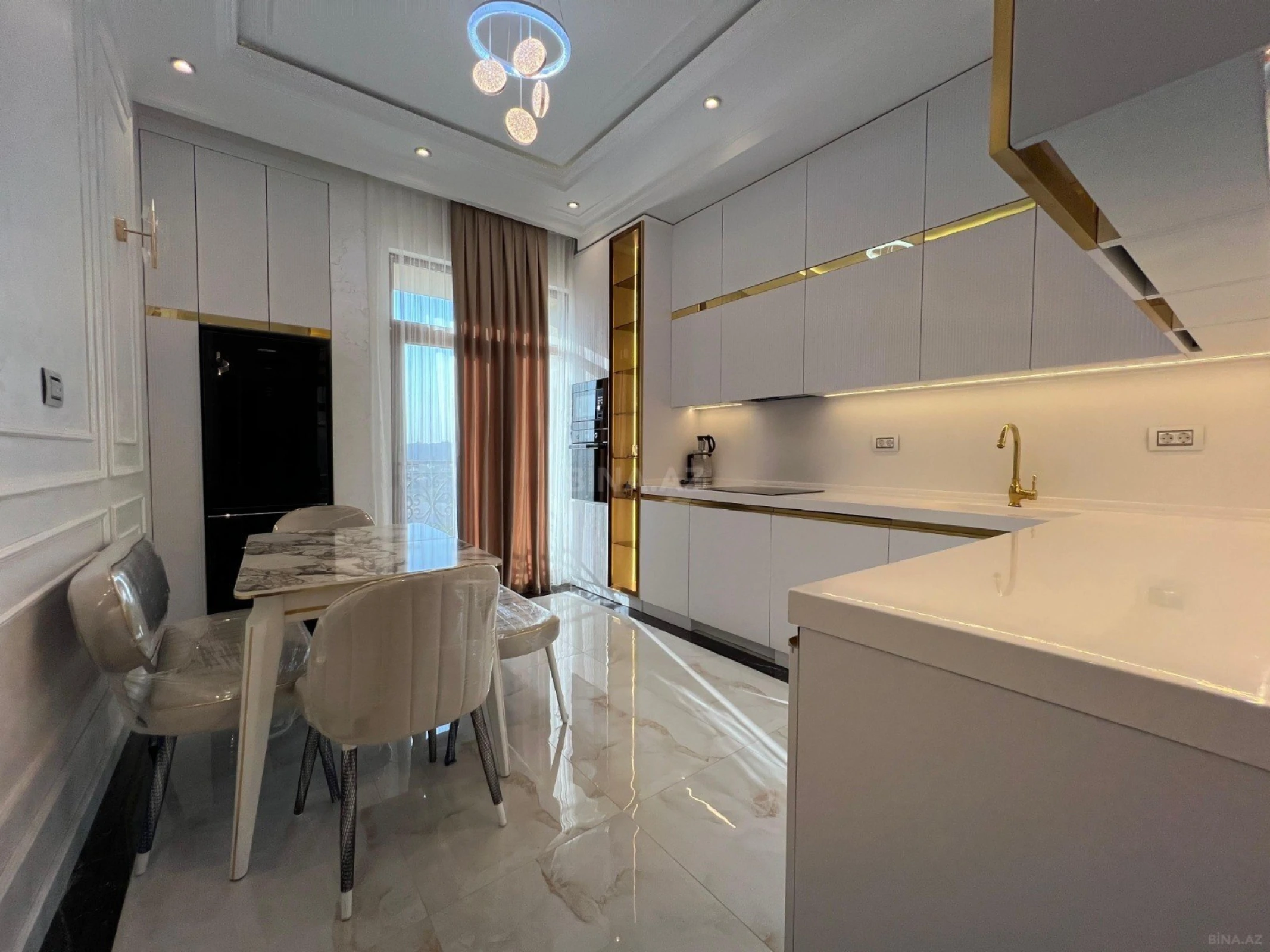 Kirayə verilir 2 otaqlı mənzil 82 m²