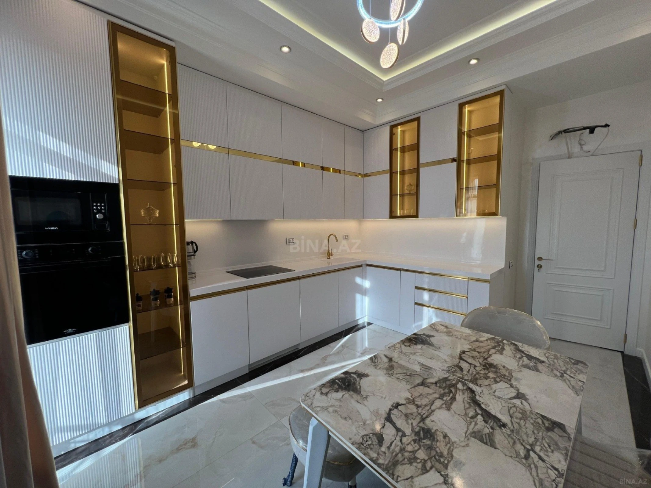 Kirayə verilir 2 otaqlı mənzil 82 m²