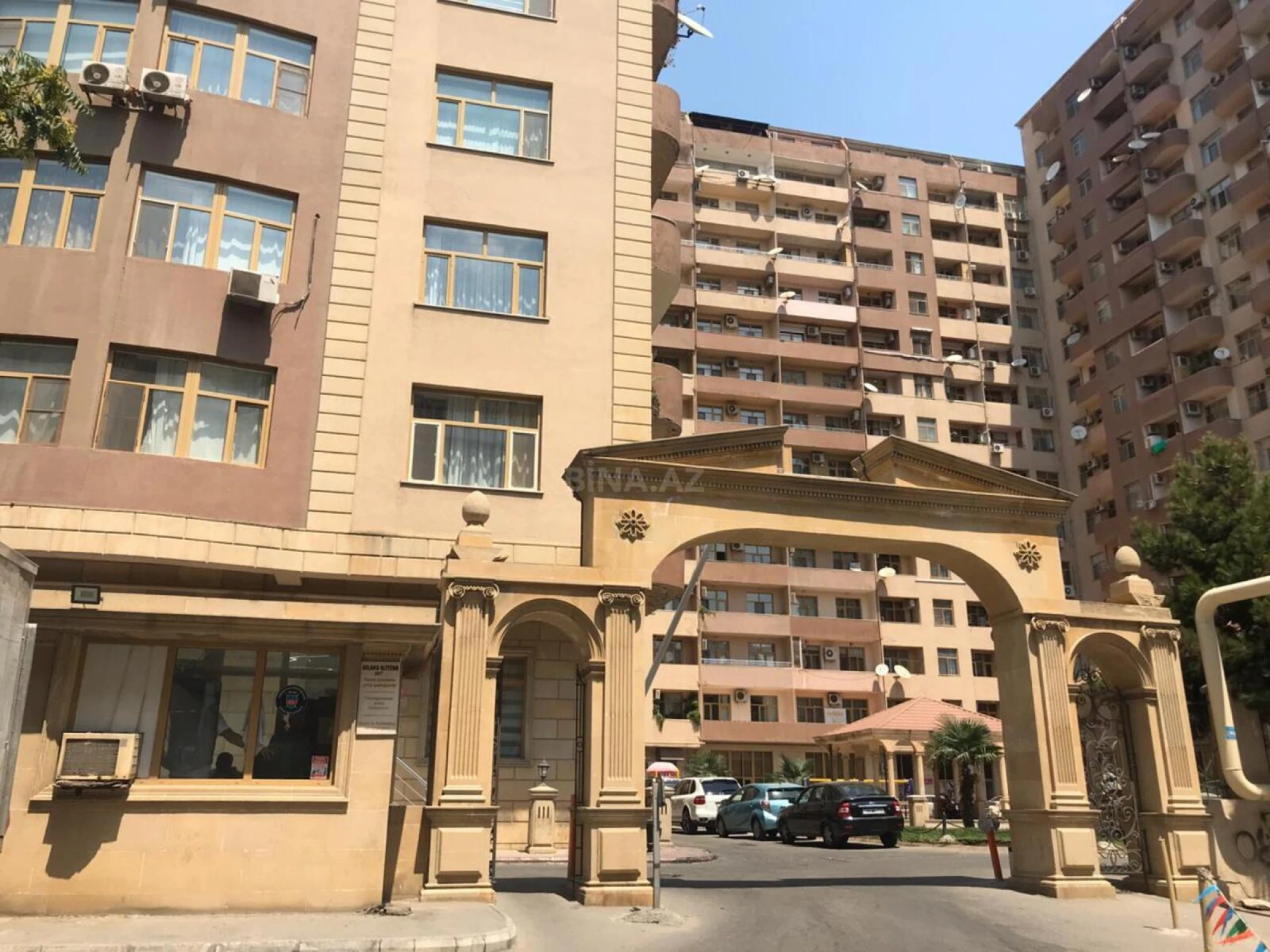 Satılır 4 otaqlı mənzil 155 m²