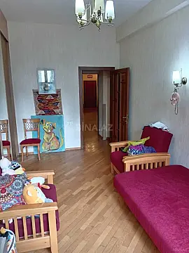 Satılır 4 otaqlı mənzil 155 m²