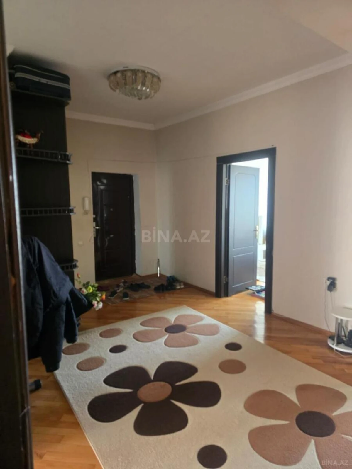 Satılır 3 otaqlı mənzil 130 m²