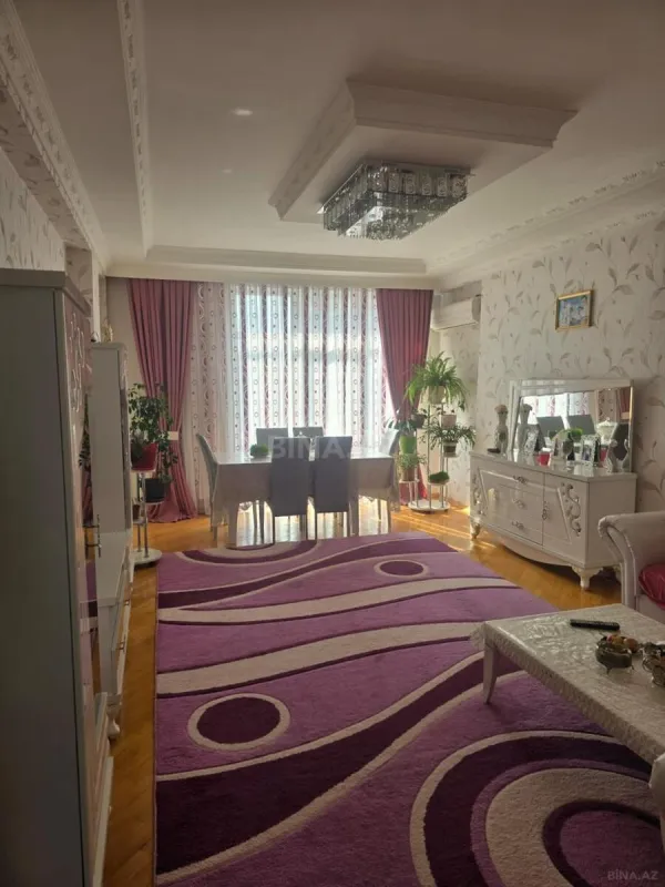Satılır 3 otaqlı mənzil 130 m²