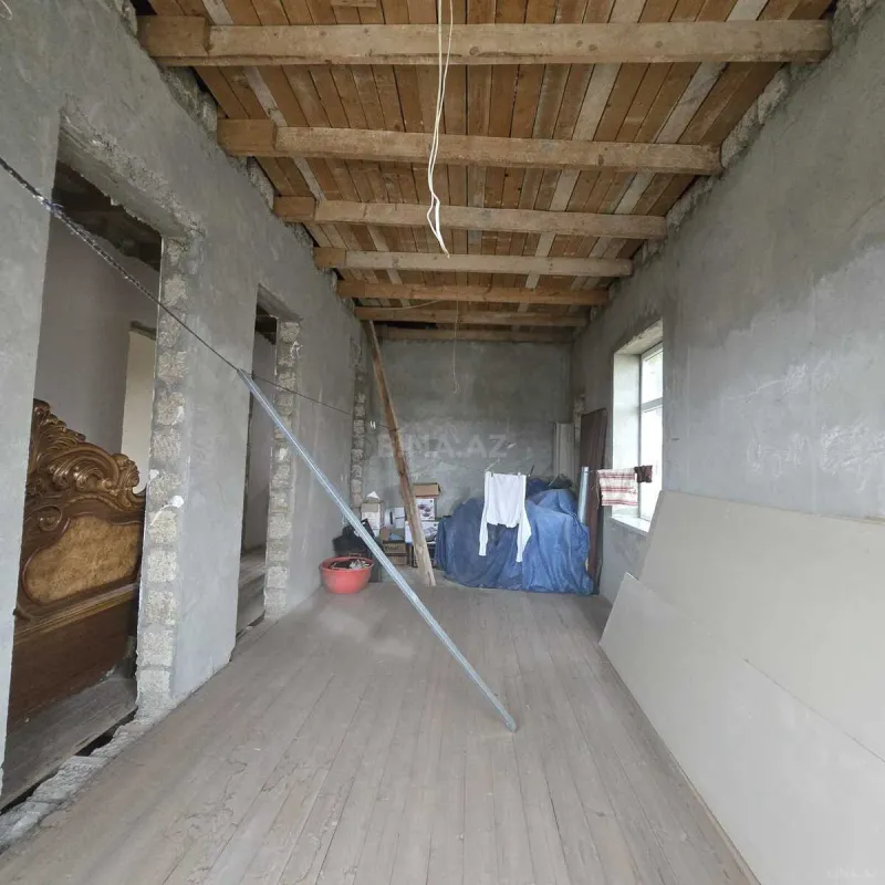 Satılır 5 otaqlı həyət evi 180 m²