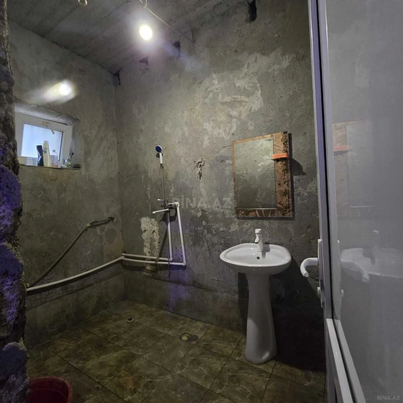 Satılır 5 otaqlı həyət evi 180 m²