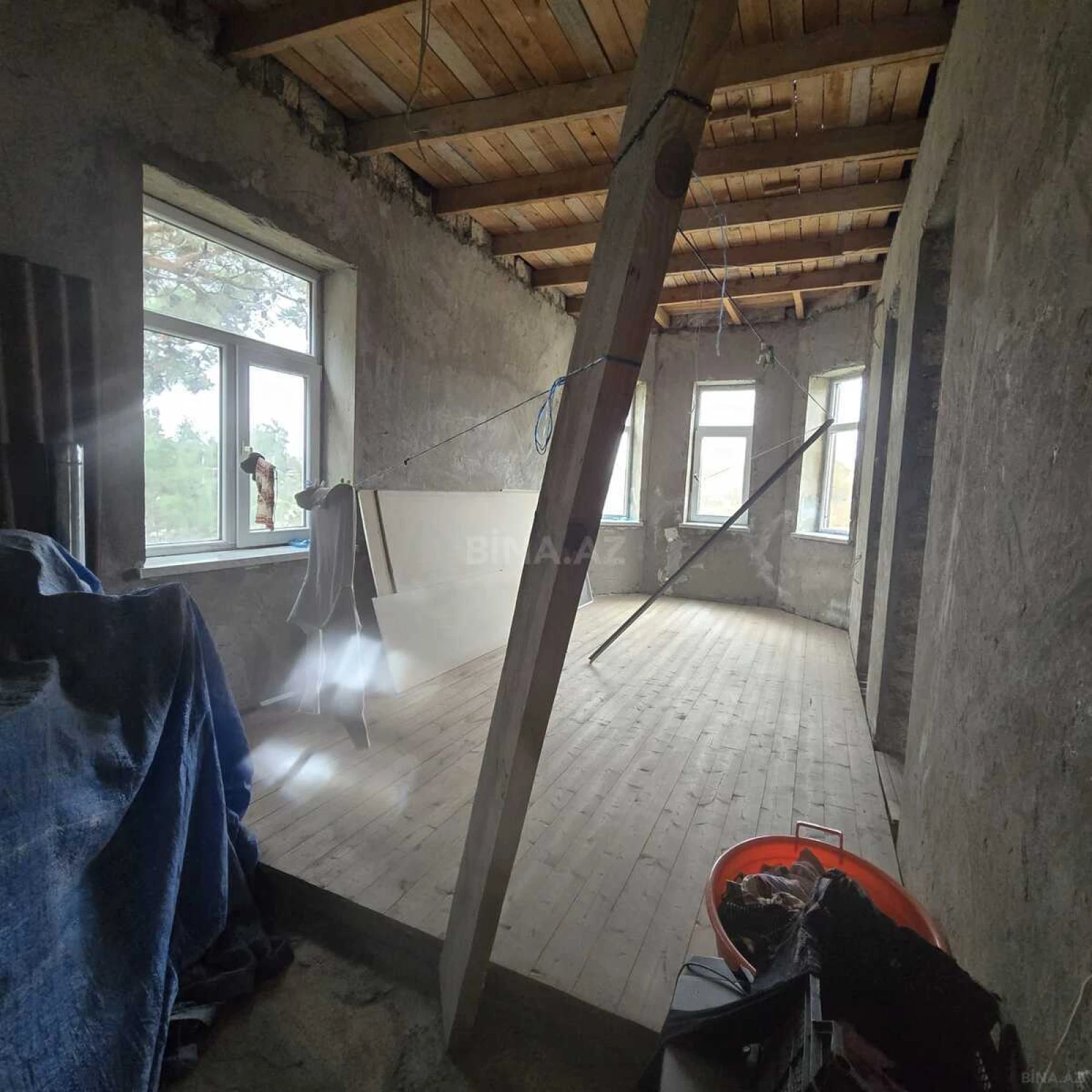 Satılır 5 otaqlı həyət evi 180 m²