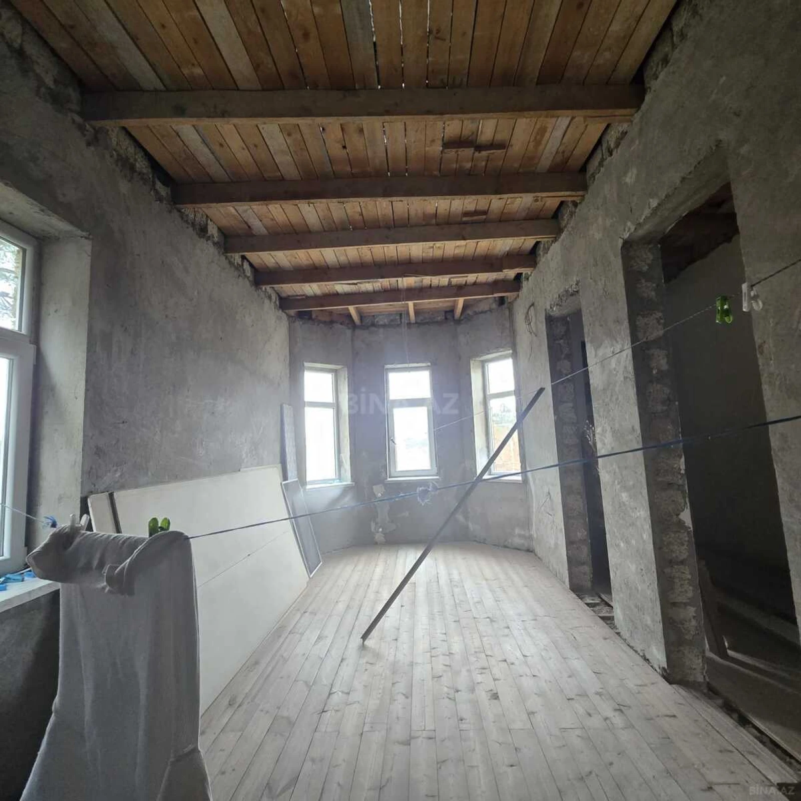 Satılır 5 otaqlı həyət evi 180 m²