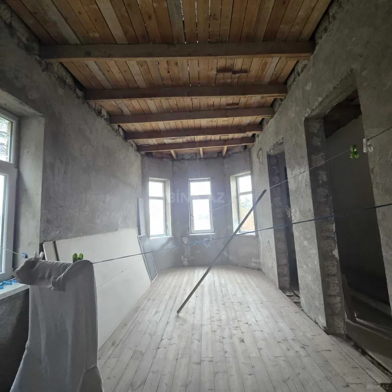 Satılır 5 otaqlı həyət evi 180 m²