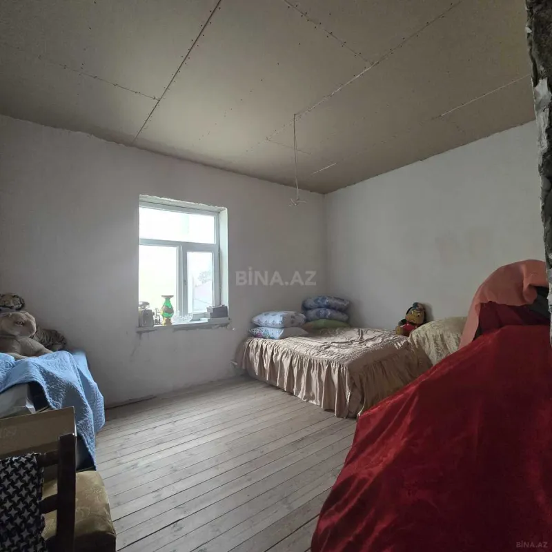 Satılır 5 otaqlı həyət evi 180 m²