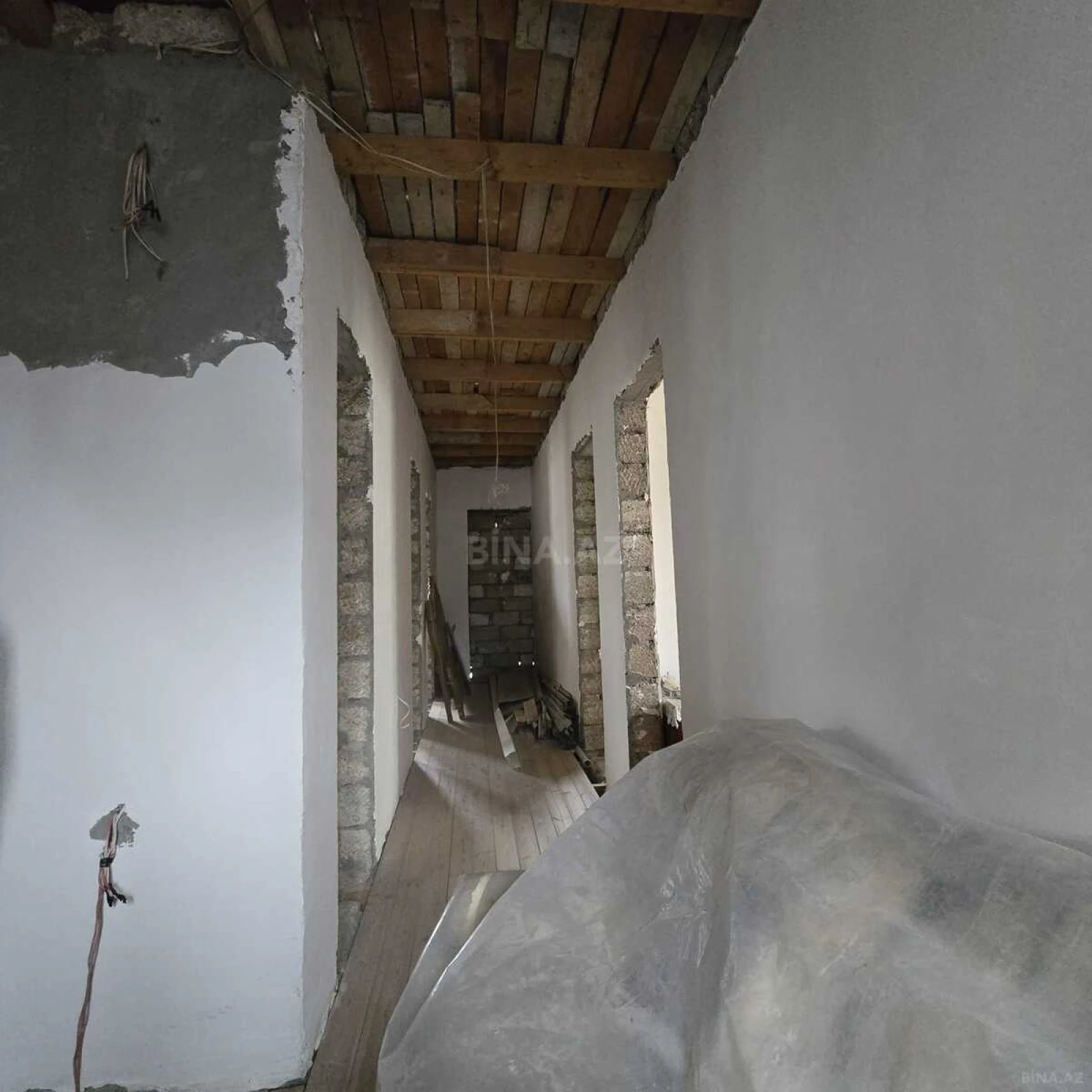 Satılır 5 otaqlı həyət evi 180 m²