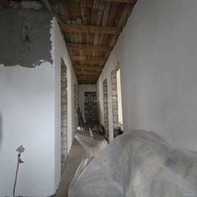 Satılır 5 otaqlı həyət evi 180 m²