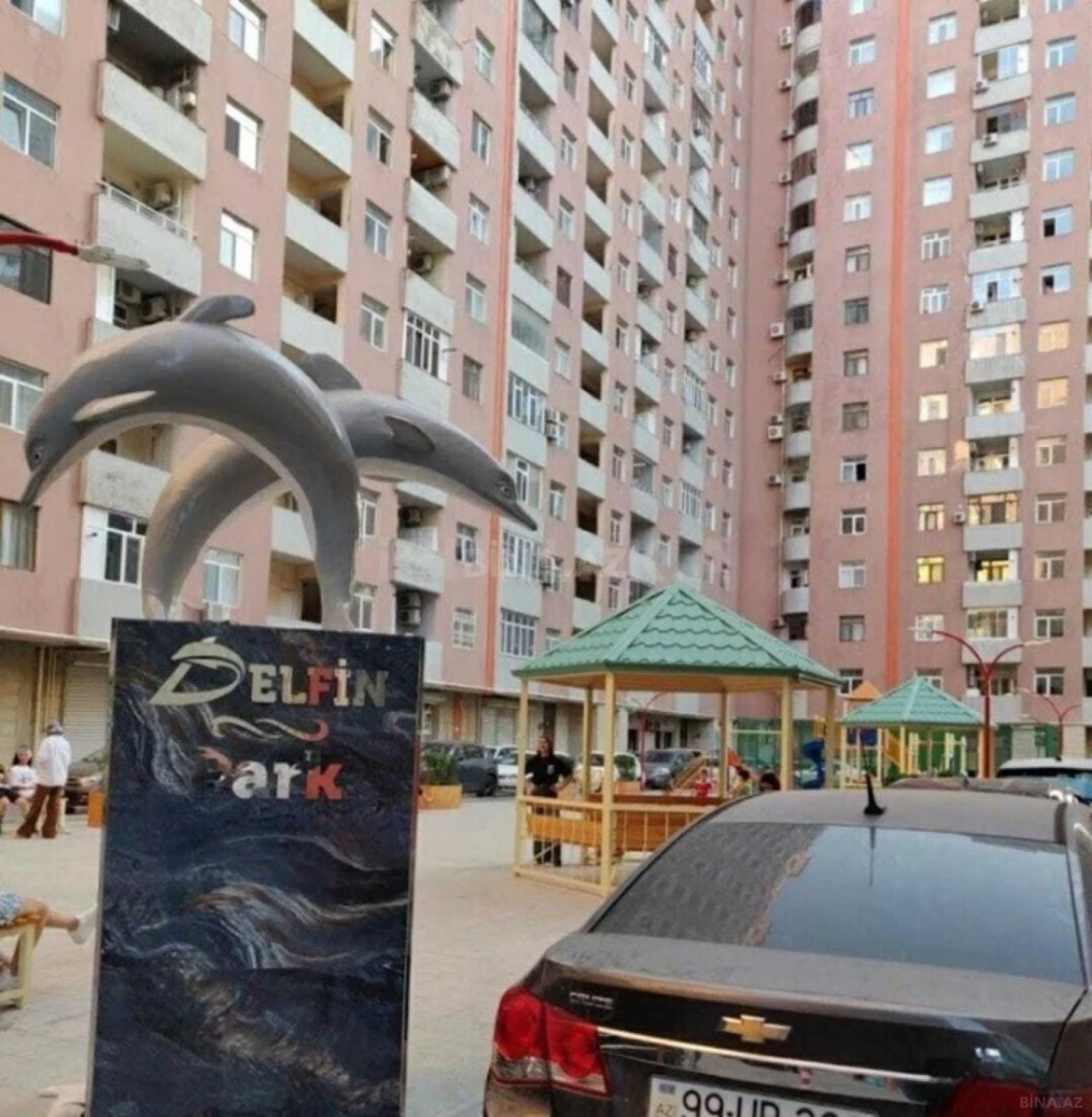 Satılır 4 otaqlı mənzil 171 m²