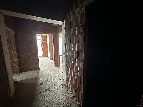 Satılır 4 otaqlı mənzil 211 m²