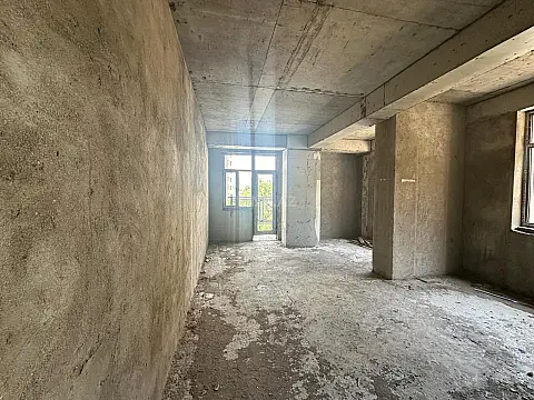 Satılır 4 otaqlı mənzil 211 m²