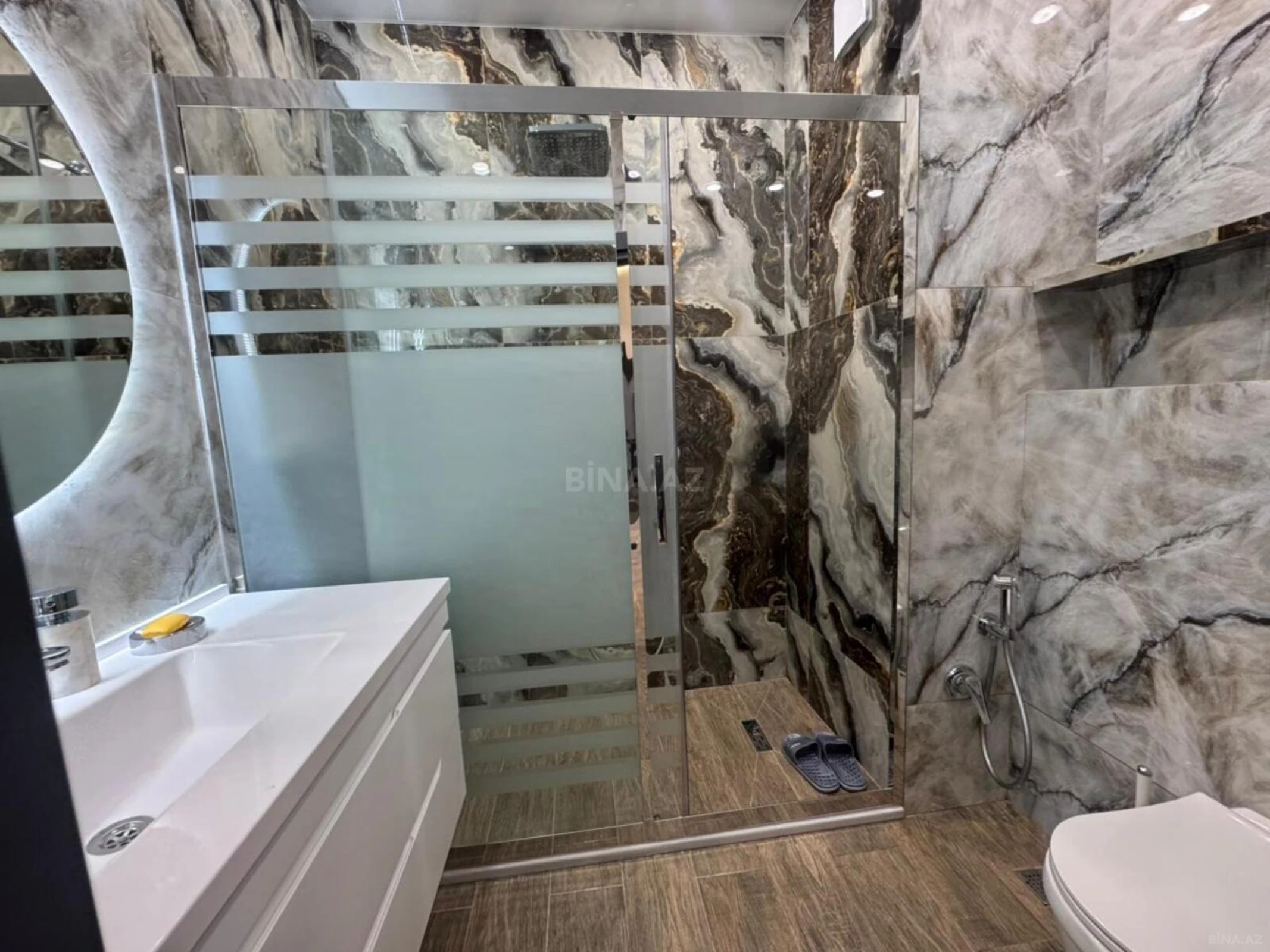 Kirayə verilir 2 otaqlı mənzil 100 m²