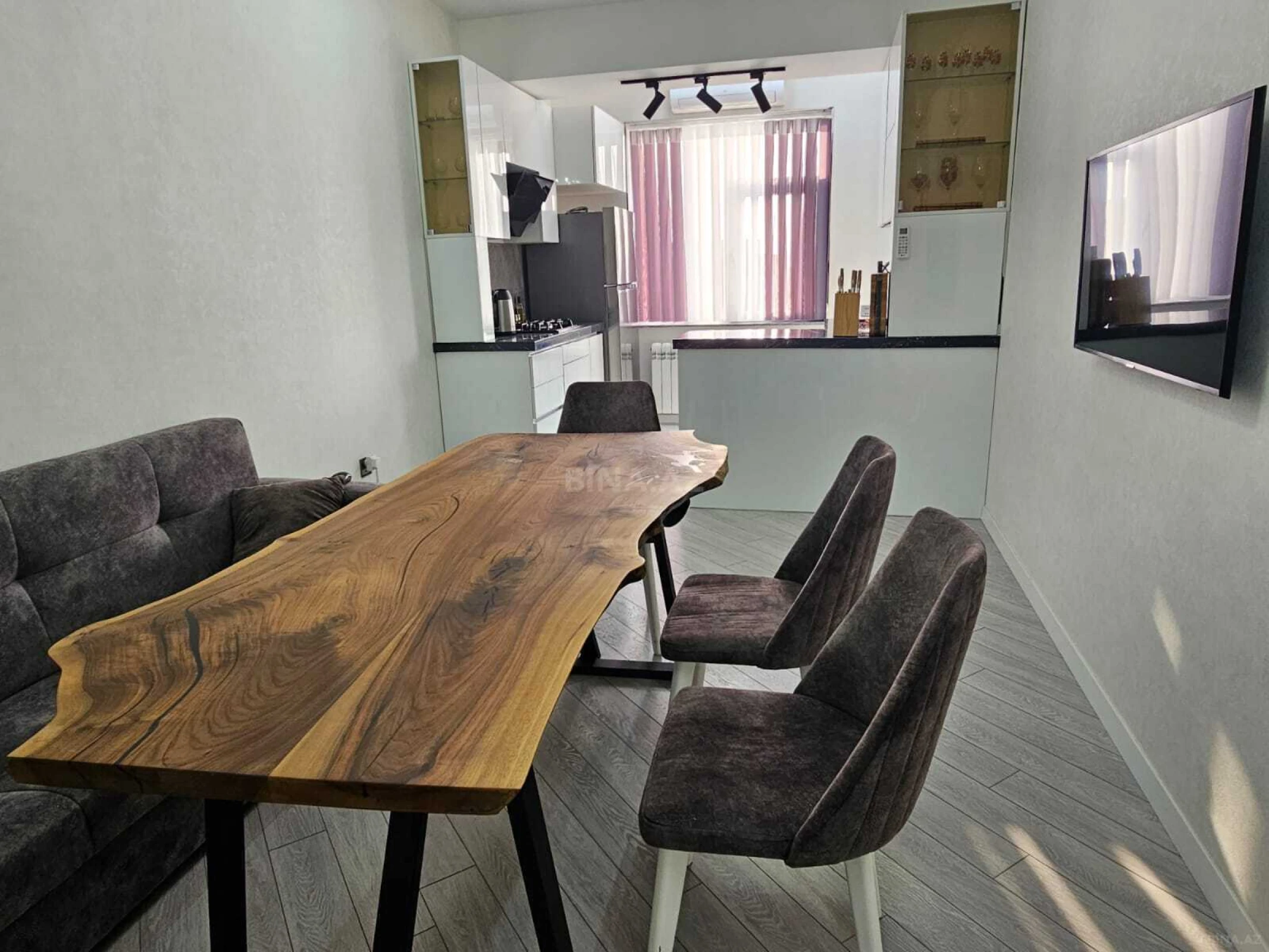 Kirayə verilir 2 otaqlı mənzil 70 m²