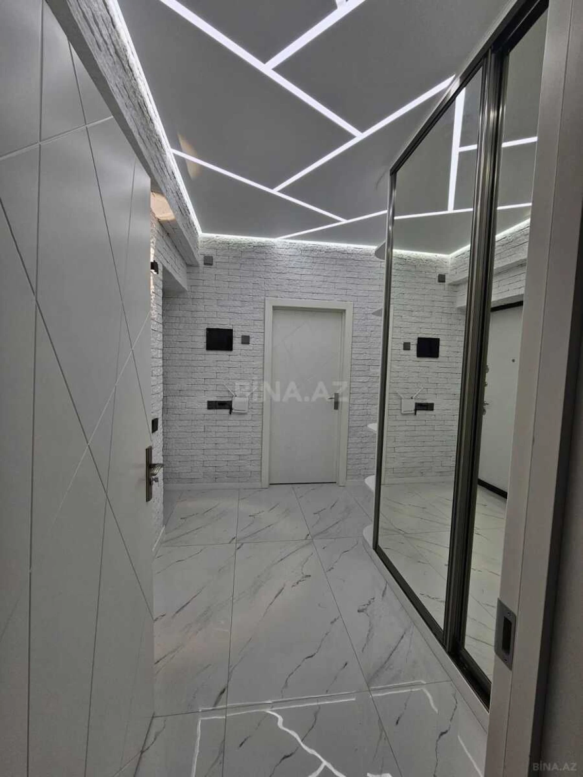 Kirayə verilir 2 otaqlı mənzil 70 m²